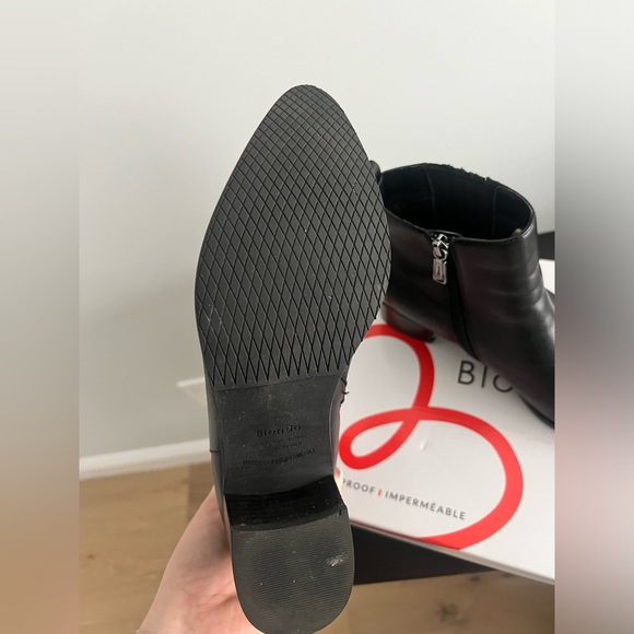 Blondo Elvina Waterproof Black Leather Bootie - Picture 5 of 8